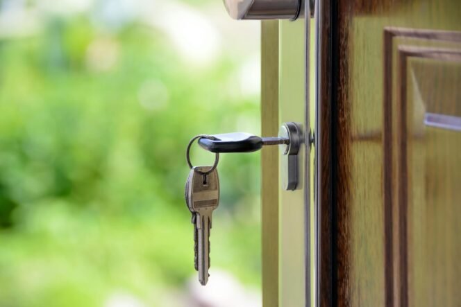 
 Properti vs Instrumen Lain: Mengapa Investasi Real Estate Masih Menarik?