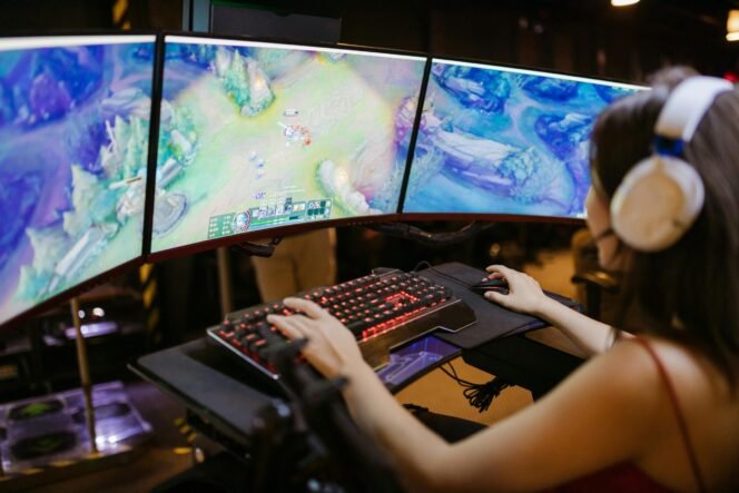 
 Gaya Rumah YouTuber Gaming Minimalis, Fungsional, dan Futuristik